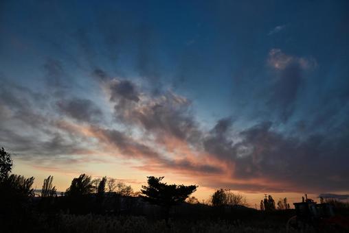 夕焼け 2025/11/16 夕焼け,夕暮れ,夕方の写真素材