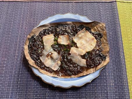 朴葉味噌 味噌,朴葉,枯れ葉の写真素材