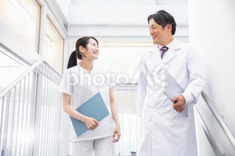 病院で働く医者と看護師 医者,看護師,病院の写真素材