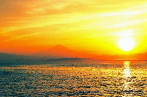 夕焼けと富士山 夕焼けと富士山の写真