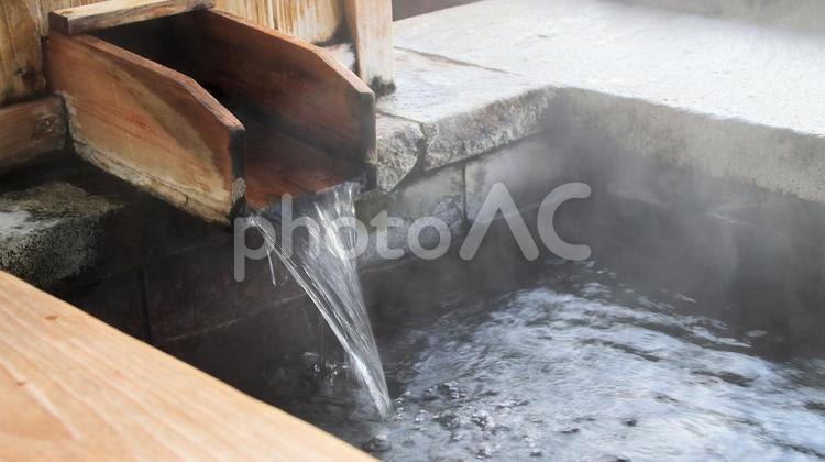 湯煙立つ早春の修善寺の足湯場 温泉,足湯,湯煙の写真素材