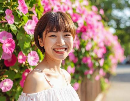 夏の朝・朝顔と笑顔の彼女 夏の朝・朝顔と笑顔の彼女の写真