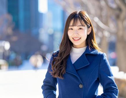 冬の朝・コートで出勤の彼女の写真