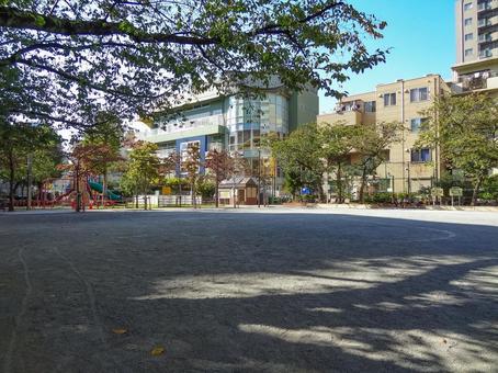 港区飯倉公園の広場 港区飯倉公園の広場の写真