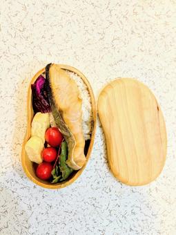 鮭の和風わっぱ弁当 鮭の和風わっぱ弁当 手作り,お弁当,ランチの写真素材