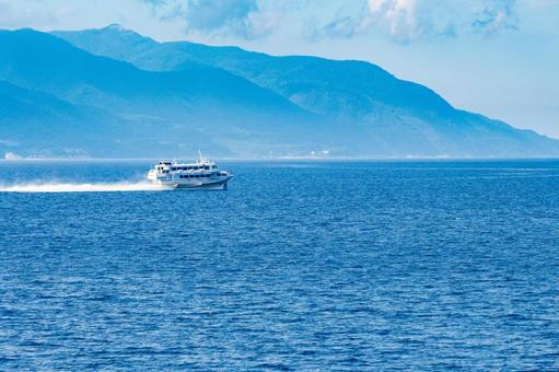 海上を走るジェットフォイル2 海上を走るジェットフォイル2 佐渡,海,夏の写真素材