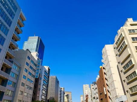 日本橋のスカイラインとブルースカイ 青空,空,ブルースカイの写真素材
