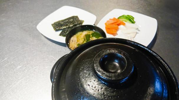 土鍋のある食卓 土鍋,ご飯,朝食の写真素材