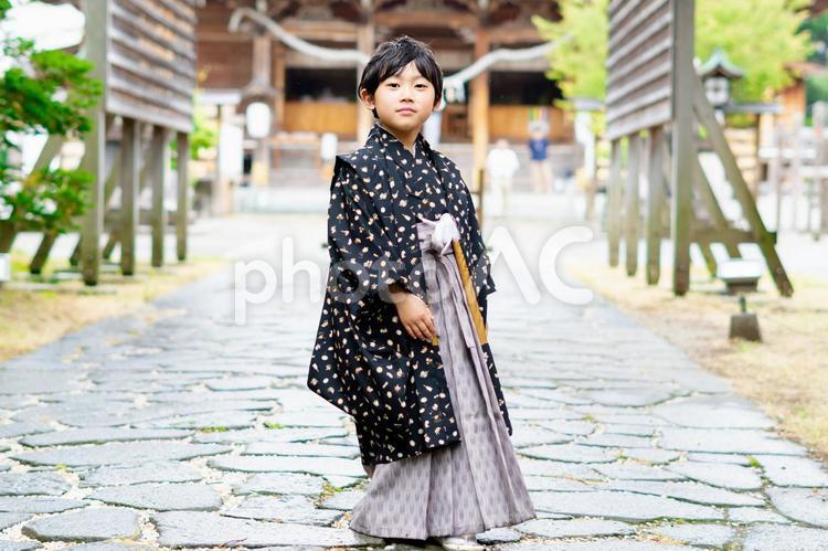 格好つける着物の男の子 七五三詣,七五三,七五三参りの写真素材