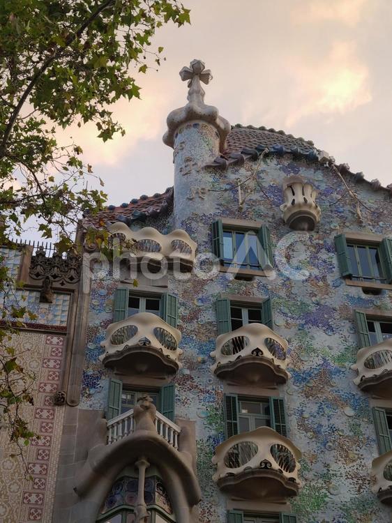ガウディ建築カサバトリョの外観 カサバトリョ,バルセロナ,スペインの写真素材
