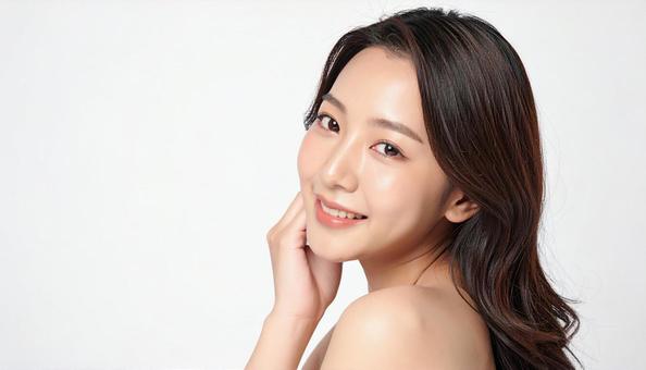 頬に手を当てる透明感のある女性 頬に手を当てる透明感のある女性の写真
