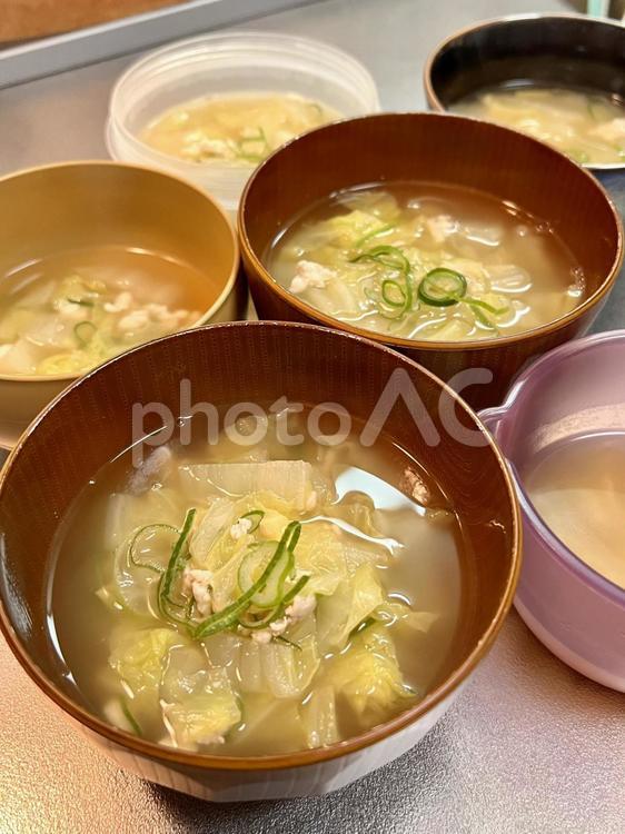 鶏ひき肉と白菜の旨塩スープ 食事,ご飯,夜ごはんの写真素材
