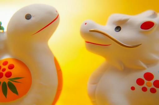 辰年から巳年へ(年賀状素材) 辰年から巳年へ(年賀状素材)の写真