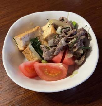 牛肉の中華炒めにトマトの取り皿 1 牛肉の中華炒めにトマトの取り皿 1 夕食,牛肉,中華炒めの写真素材