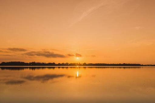 ゴールデンアワー ゴールデンアワー 日の出,朝焼け,早朝の写真素材