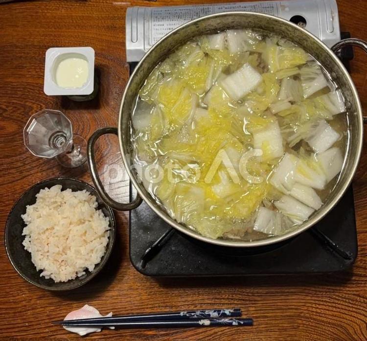 ご飯、生わかめのしゃぶしゃぶ鍋などの夕食 夕食,ご飯,生わかめの写真素材