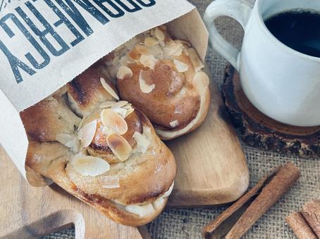 パンとコーヒーの写真