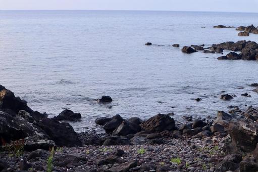 Photo, abunze lava beach, nagasaki prefecture, divide into small portions, 