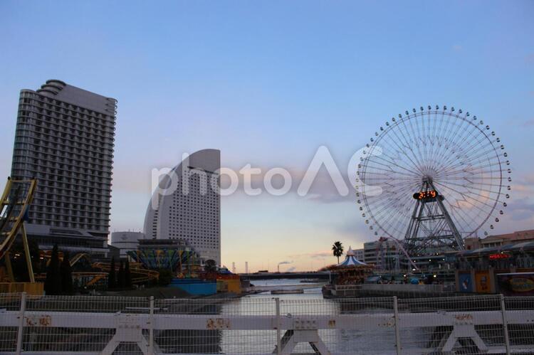 夕方のみなとみらい みなとみらい,みなとみらい21,イルミネーションの写真素材