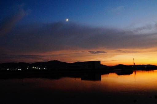 夕暮れ 夜景,夕暮れ,マジックアワーの写真素材