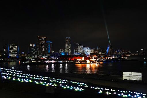 港の夜景と都会のビル群 横浜,みなとみらい,夜景の写真素材