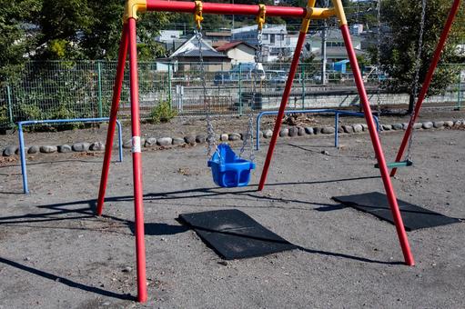 公園のブランコ２ ブランコ,遊具,レトロの写真素材
