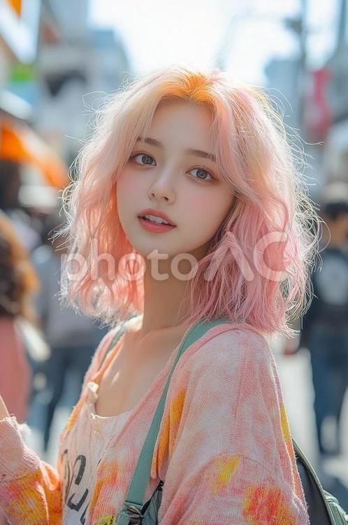 春色ファッションの女性ポートレート ピンクヘア,若い女性,春ファッションの写真素材