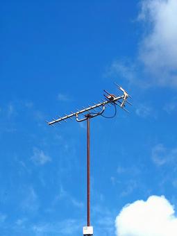 青空のテレビアンテナ アンテナ,テレビ,受信の写真素材