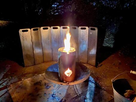 スエーデントーチは焚き火の仲間 スエーデントーチ,薪,キャンプの写真素材