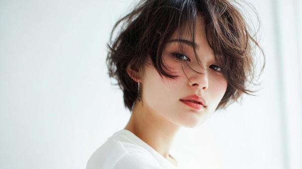 ショートカットの女性 カットモデル風 ショートカットの女性 カットモデル風の写真