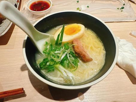 鶏白湯ラーメン 鶏白湯ラーメン ラーメン,鶏白湯,白湯の写真素材