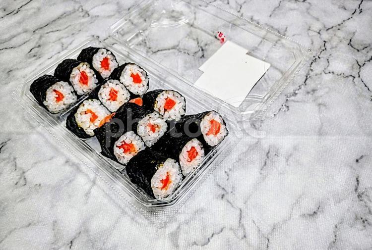 サーモン巻き　寿司　惣菜 サーモン巻き,お寿司,巻き寿司の写真素材