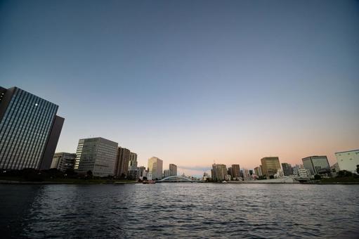 永代橋と川辺のビル 永代橋,ウォーターフロント,都市風景の写真素材