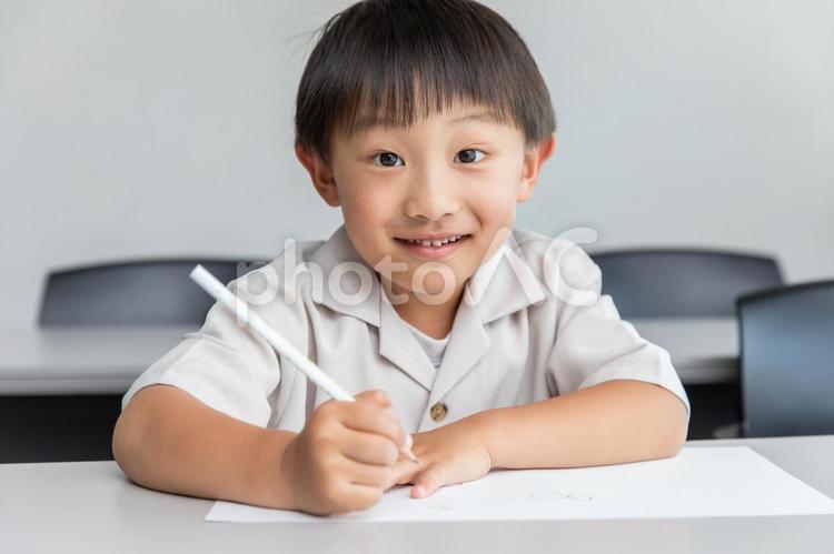 勉強をする小学生　study 塾,学習塾,習い事の写真素材