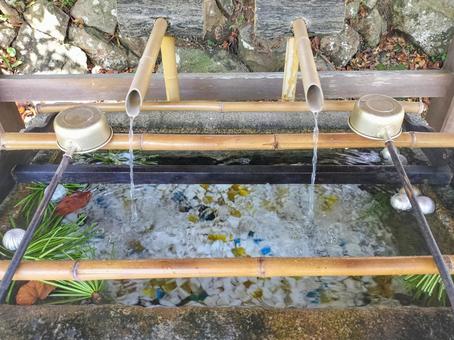 伊豆下田　寝姿山の愛染明王堂の手水舎 手水舎,愛染明王堂,下田の写真素材