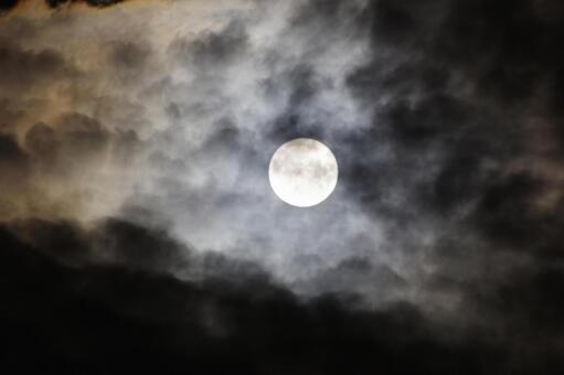 月と雲 月,雲,空の写真素材