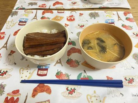 穴子丼とお味噌汁 穴子丼,味噌汁,おうちご飯の写真素材