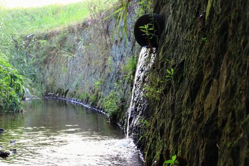 田舎の小川の写真