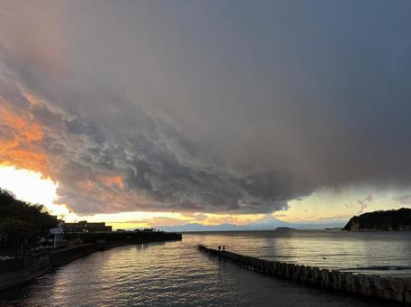 雲に包まれたい 雲,逗子,海の写真素材