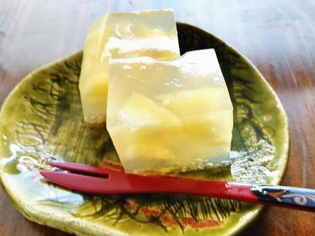 水蜜桃を寒天に閉じ込めて 水蜜桃を寒天に閉じ込めて 料理,桃,寒天の写真素材