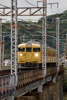 山陽本線 山陽本線 113系,115系,黄色の写真素材