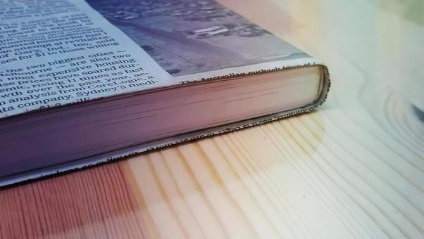 英字新聞のブックカバーをつけた書籍 英字新聞のブックカバーをつけた書籍 英字新聞,本,古本の写真素材