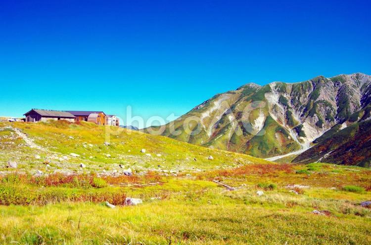 富山県　9月秋の室堂　立山室堂山荘の眺め 立山黒部アルペンルート,室堂,富山県の写真素材