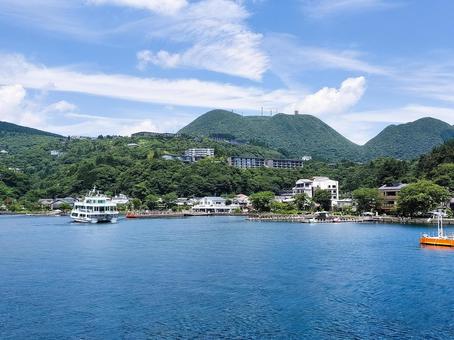 芦ノ湖海賊船から見る元箱根港と箱根遊船 芦ノ湖海賊船から見る元箱根港と箱根遊船 芦ノ湖,元箱根港,箱根海賊船の写真素材