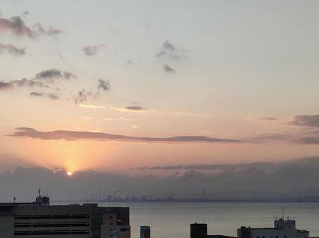 別府湾の朝焼け 別府湾の朝焼け 朝焼け,朝日,日の出の写真素材