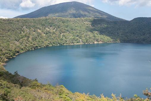 10月の鹿児島県の大浪池 湖,山,鹿児島県の写真素材