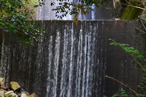 堰堤から落ちる清水⑥ 堰堤,砂防ダム,水の写真素材
