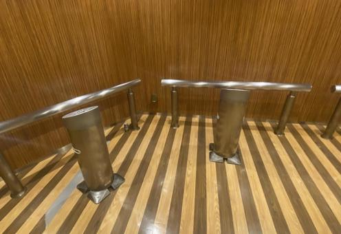 喫煙所 立ち灰皿 手すり 喫煙所 立ち灰皿 手すりの写真
