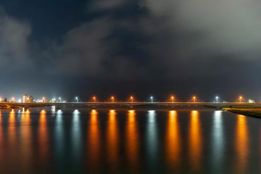夜の赤江大橋 夜の赤江大橋 橋,川,夜景の写真素材
