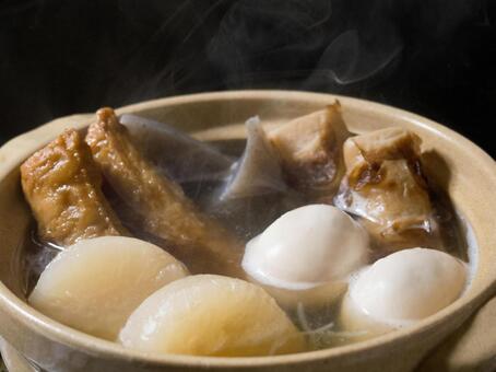 おでんと土鍋 おでん,煮込み料理,関東煮の写真素材